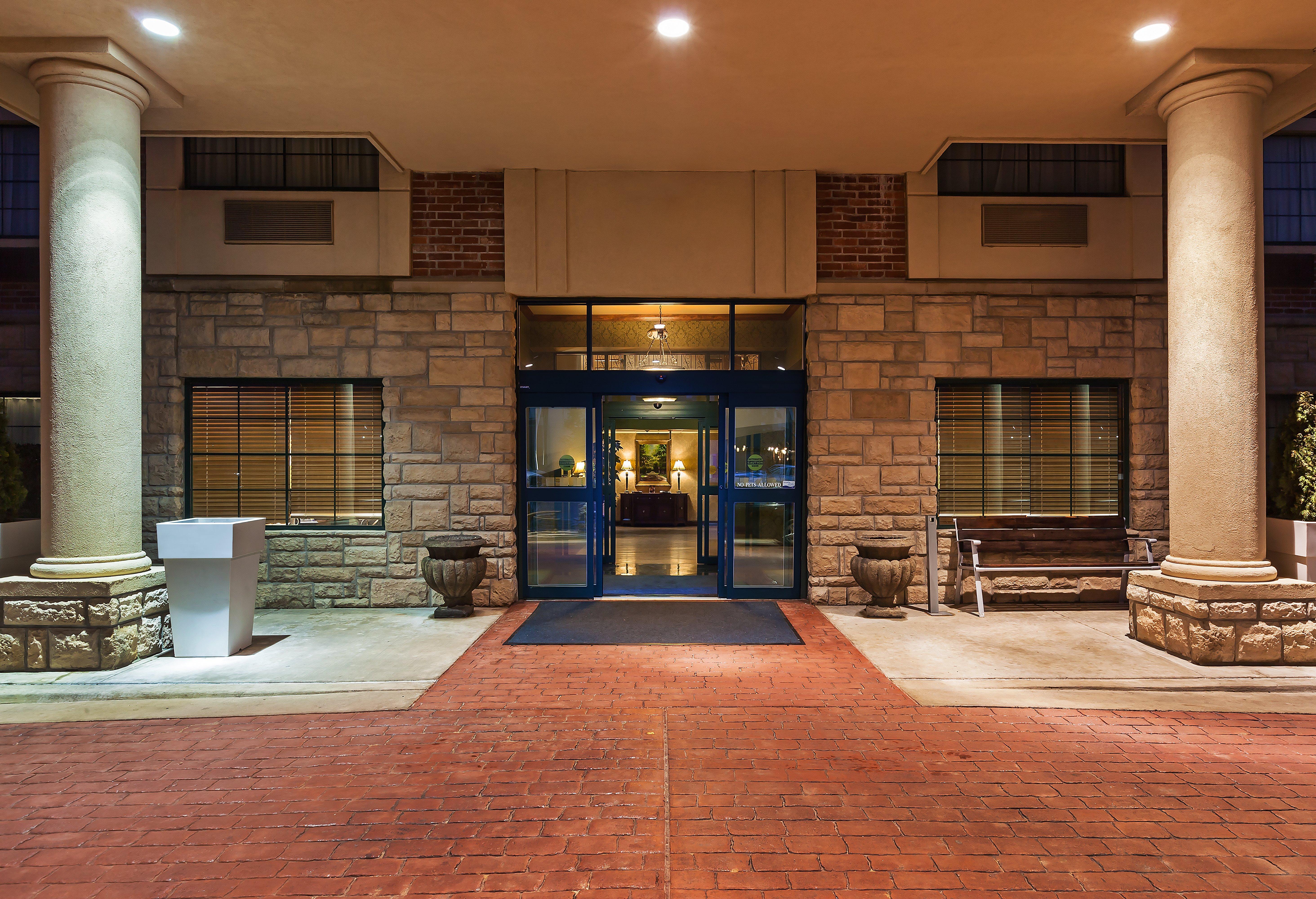 Holiday Inn Express & Suites Tulsa S Broken Arrow Hwy 51 By Ihg Exterior foto