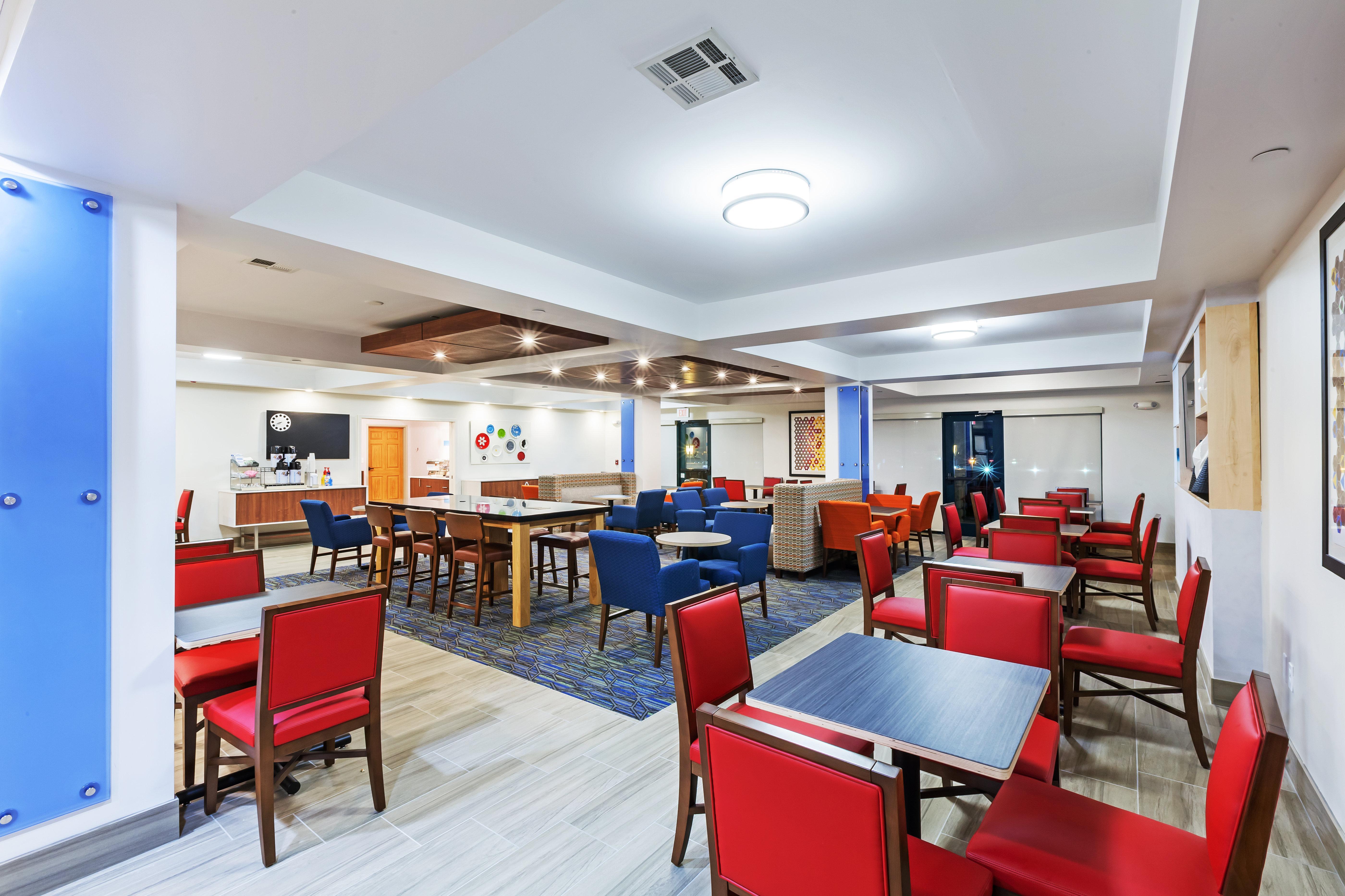 Holiday Inn Express & Suites Tulsa S Broken Arrow Hwy 51 By Ihg Exterior foto