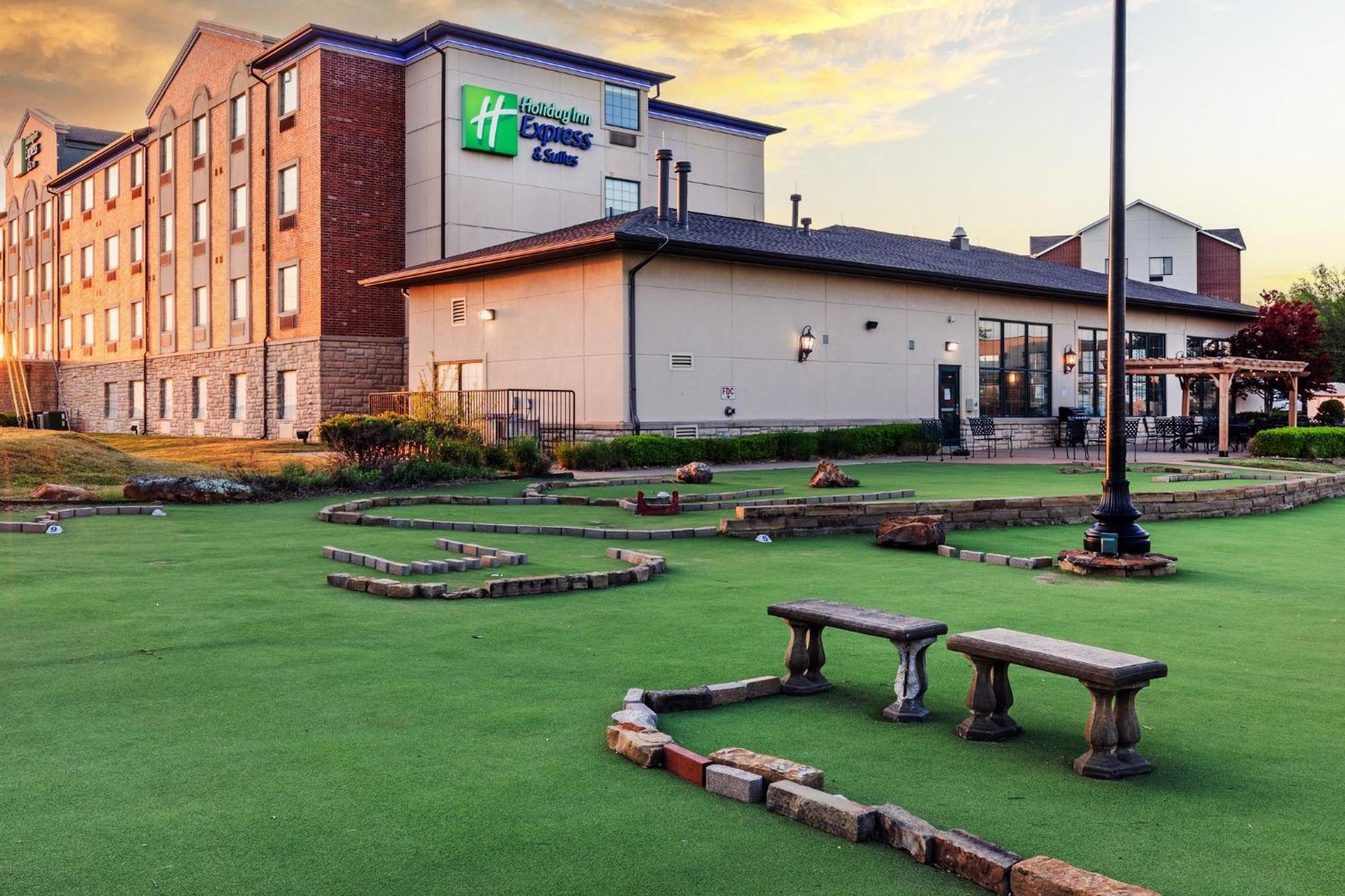 Holiday Inn Express & Suites Tulsa S Broken Arrow Hwy 51 By Ihg Exterior foto