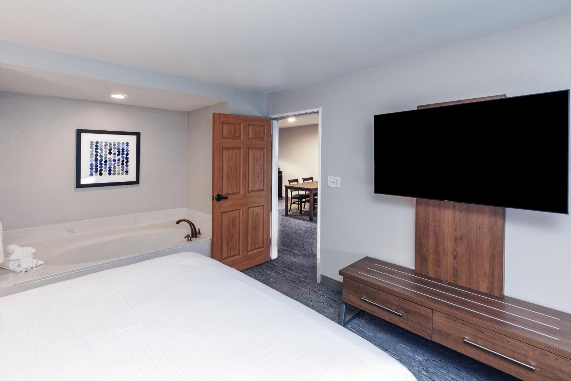 Holiday Inn Express & Suites Tulsa S Broken Arrow Hwy 51 By Ihg Exterior foto